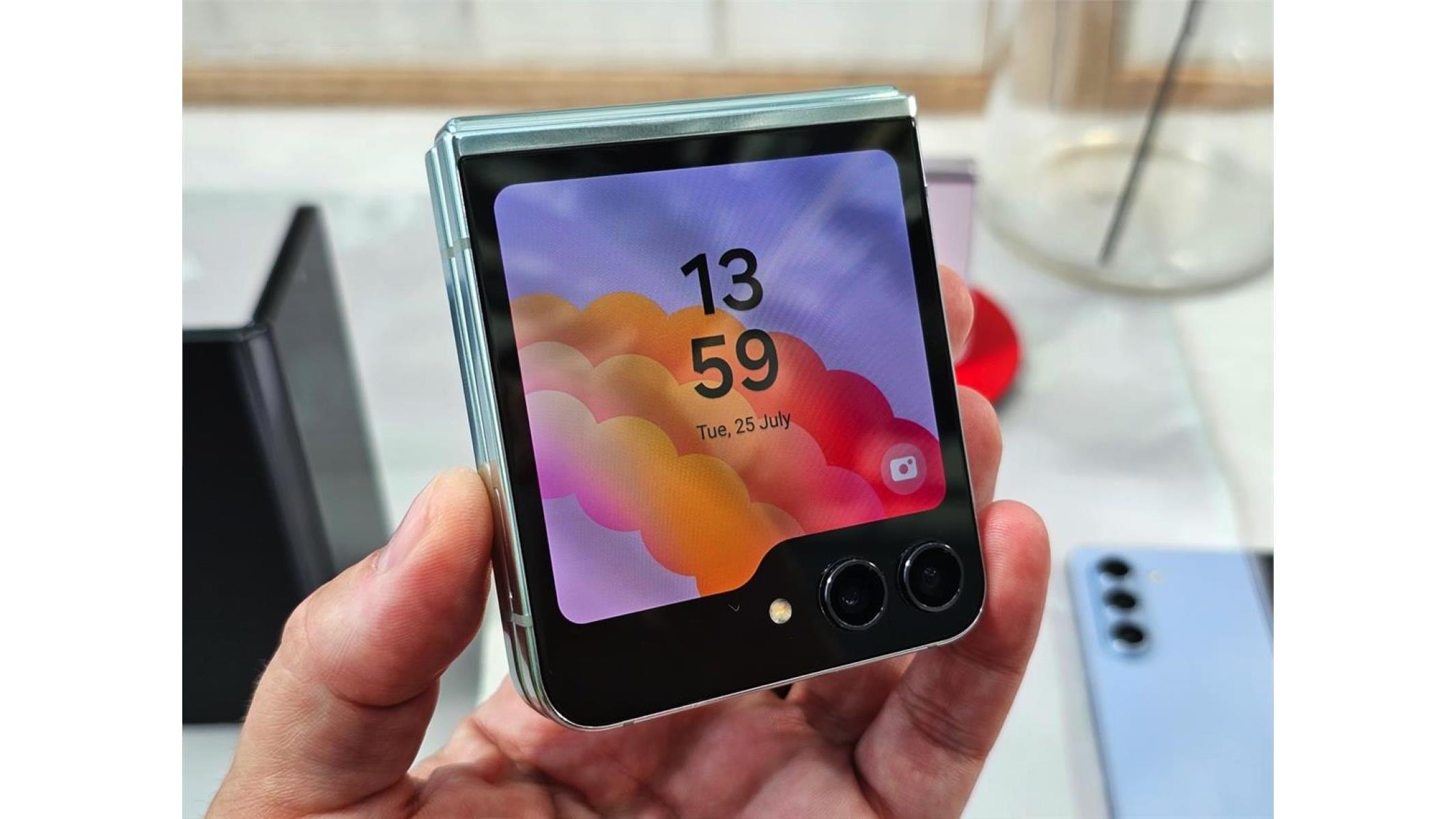 【ジャンク】Galaxy Z Flip6 Galaxy Z Flip 6 (12GB RAM + 256GB)
